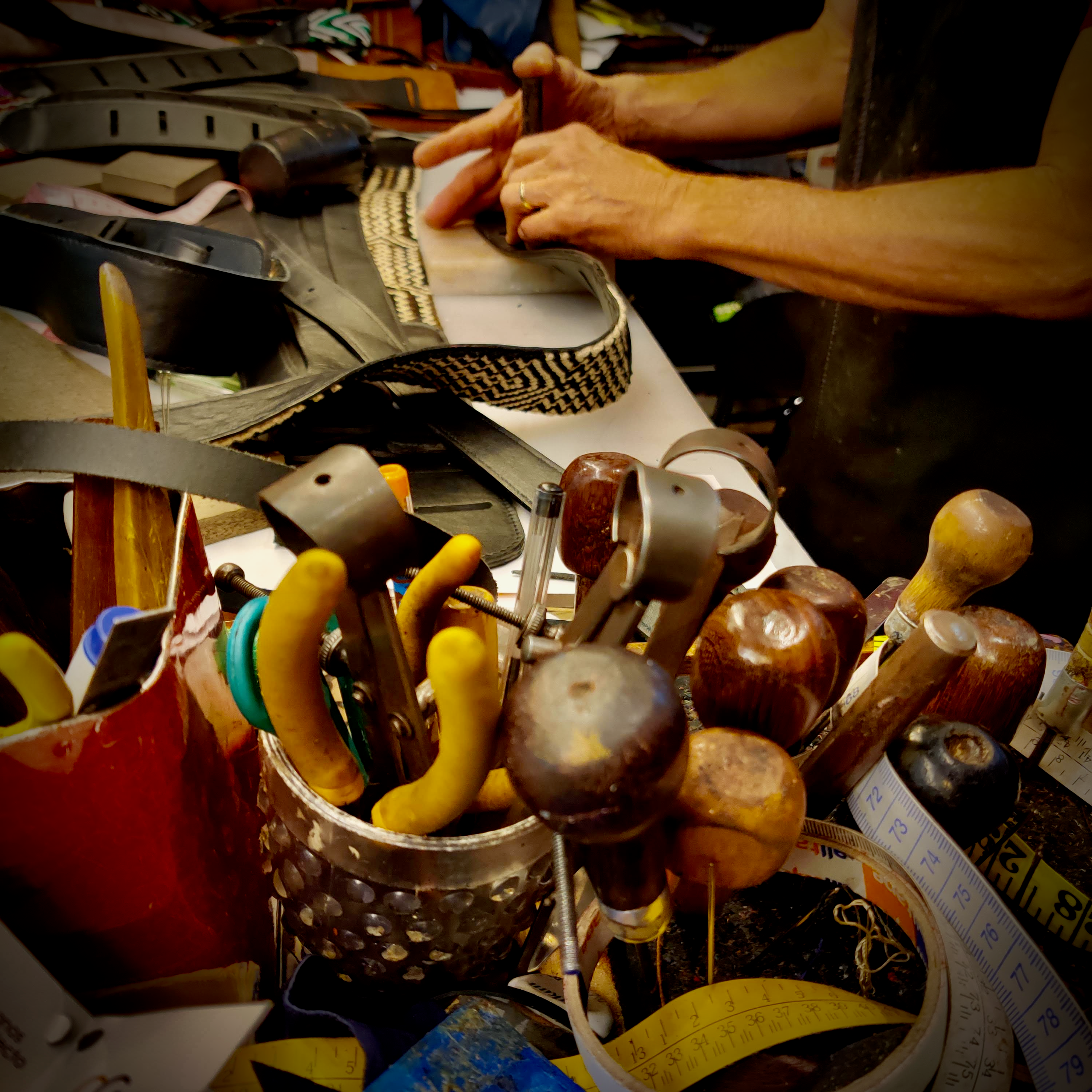 Handmade leather guitar straps - slideshow 1